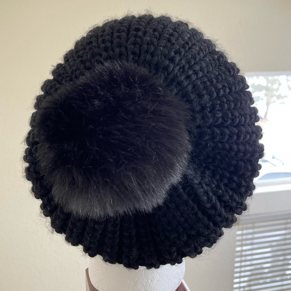 Black PomPom Beanie Beret - Picture 3 of 4